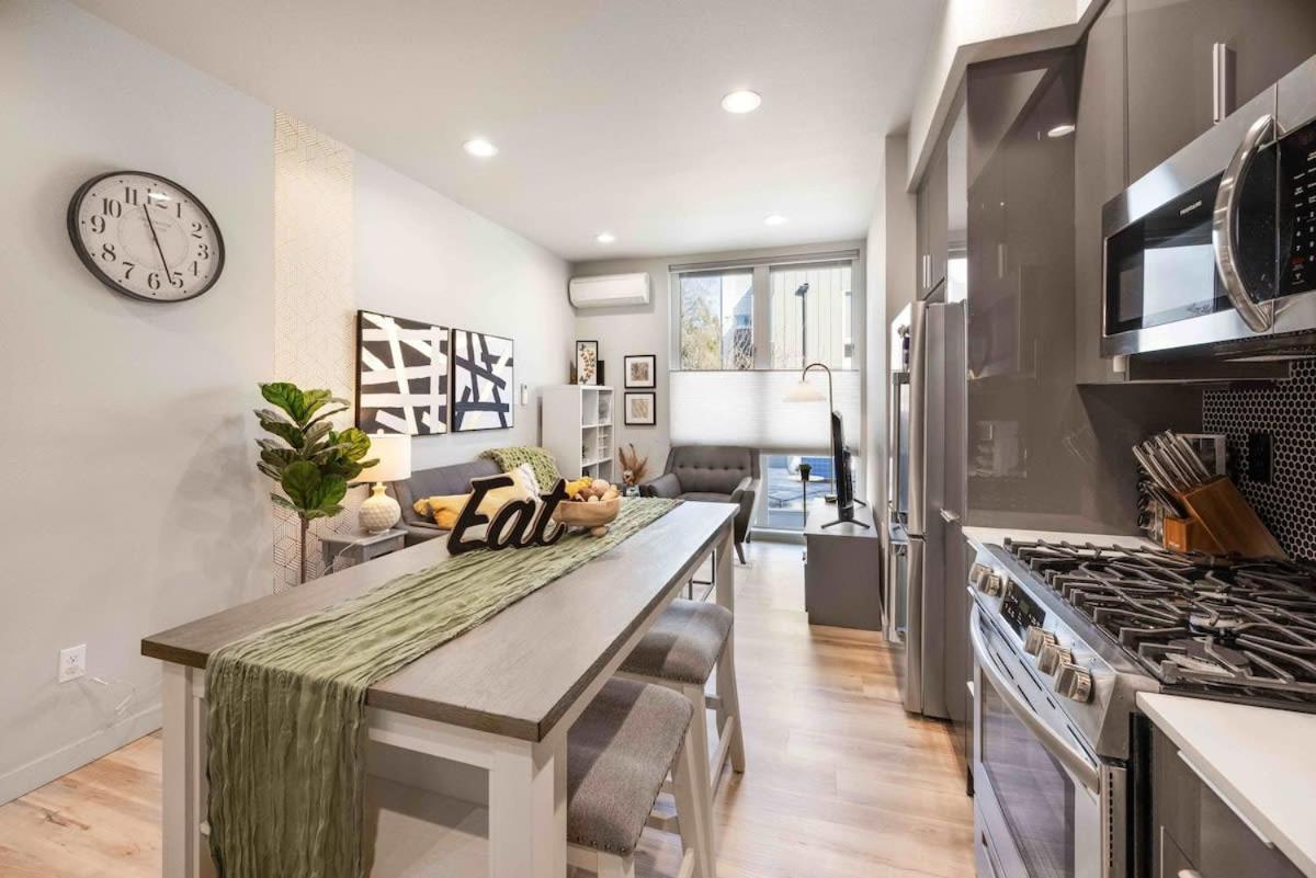 Newly Modern 2b2b Near Seatac - Golf Course *