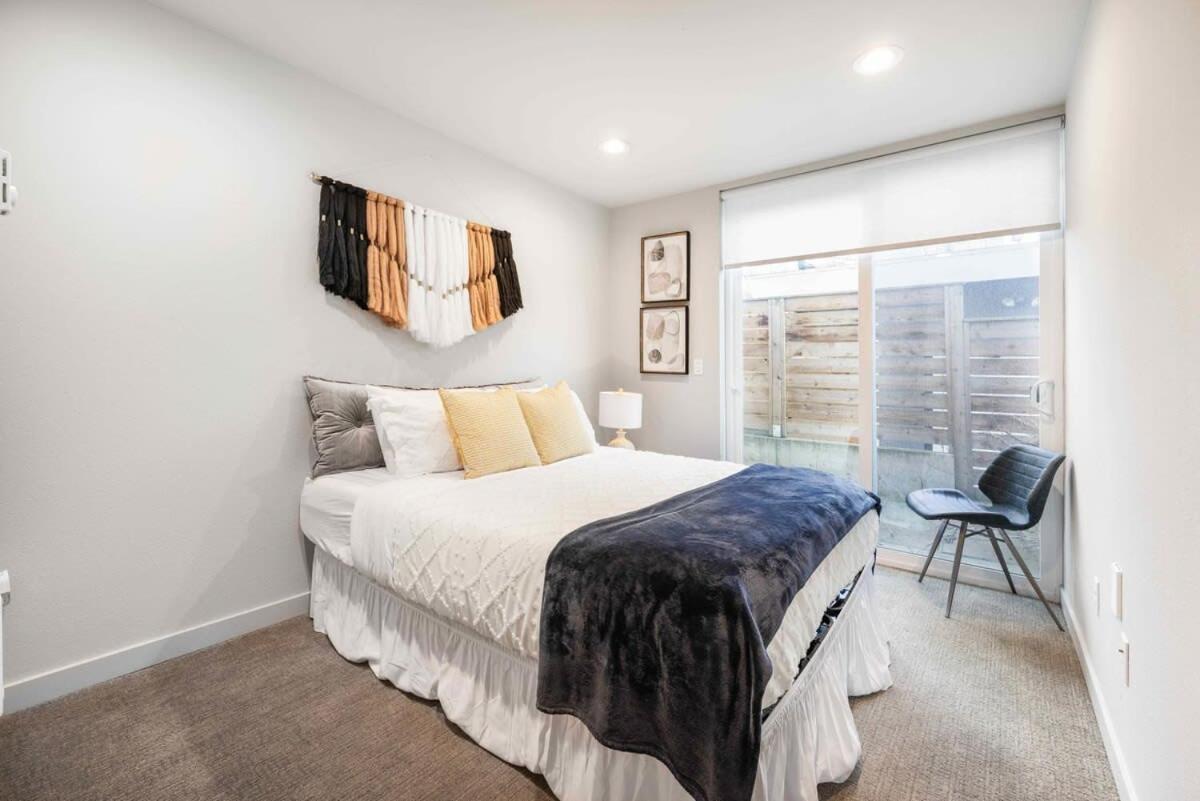 Newly Modern 2b2b Near Seatac - Golf Course