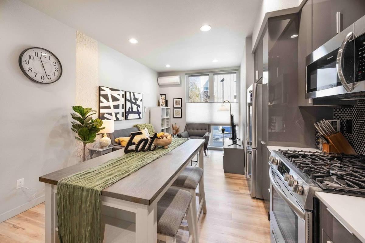 Newly Modern 2b2b Near Seatac - Golf Course