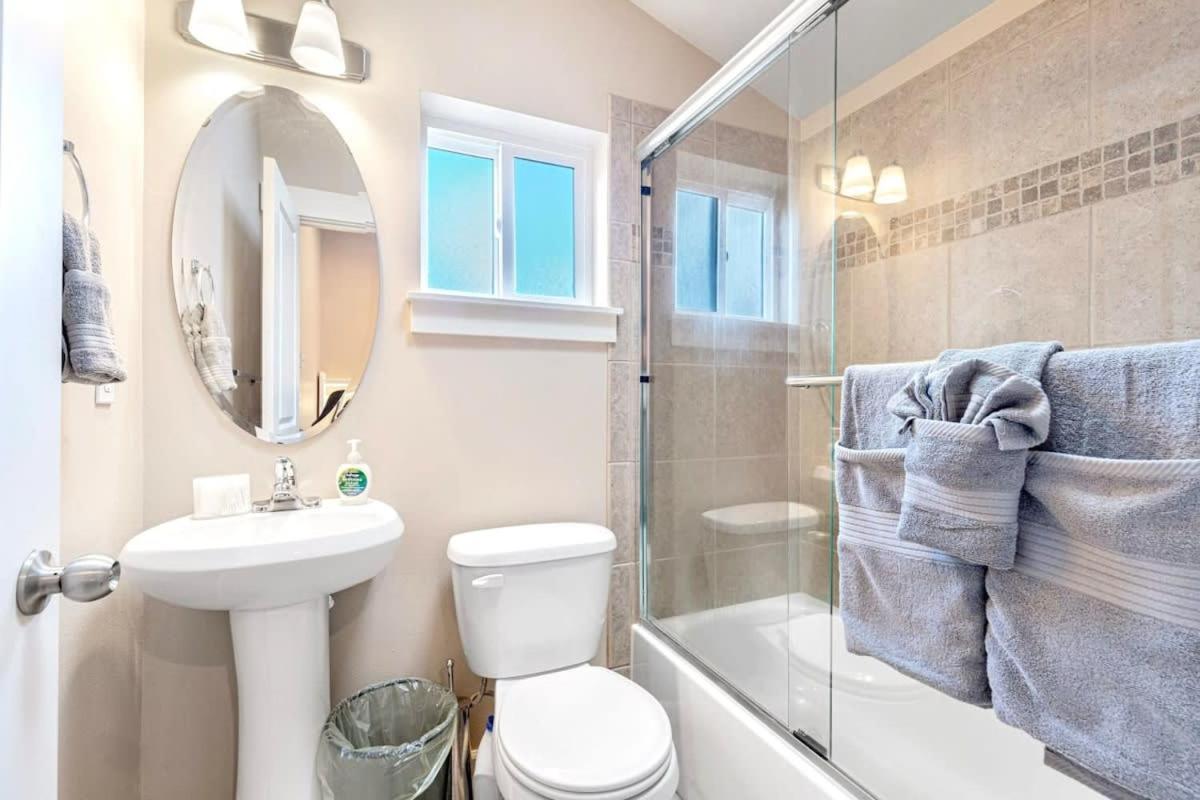 Prime Northgate Retreat Near Mall I-5 Light Rail Holiday home