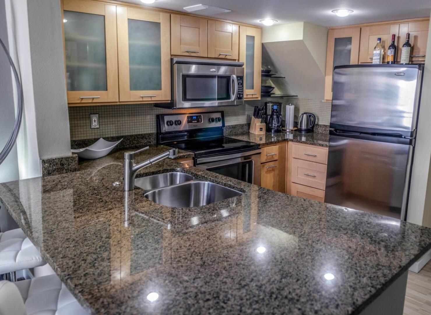 Penthouse Downtown, Top Floor 4 Beds, 2baths * Seattle