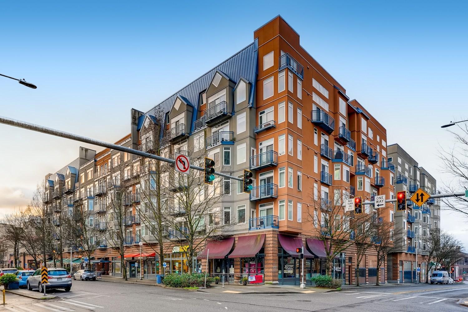 Penthouse Downtown, Top Floor 4 Beds, 2baths