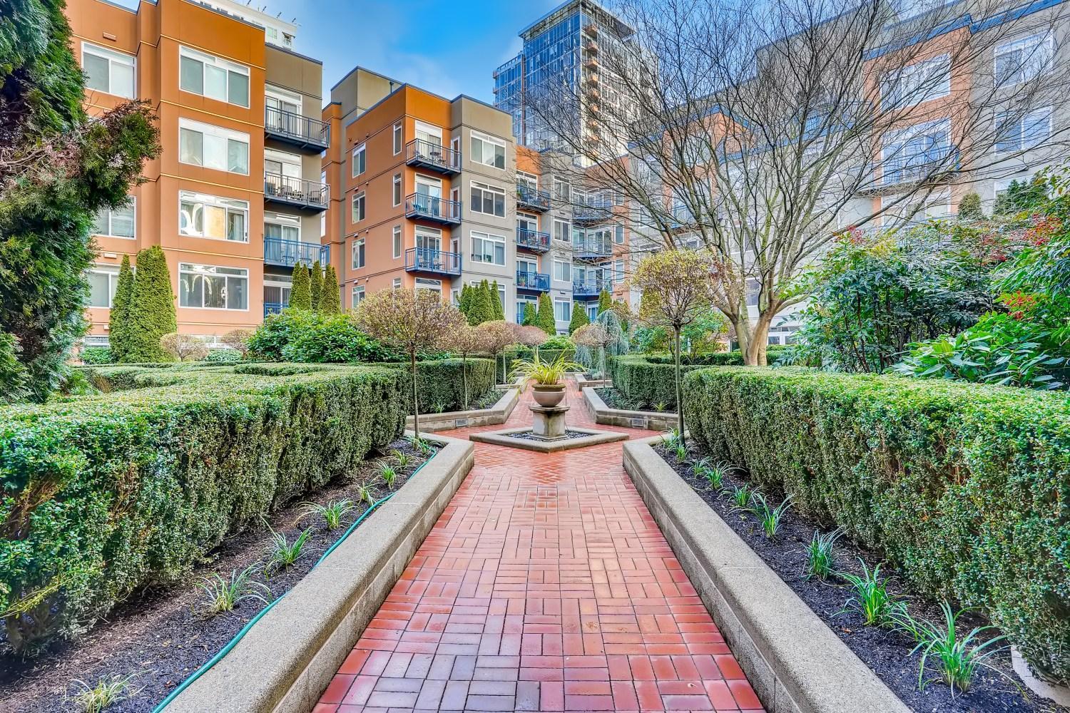 Penthouse Downtown, Top Floor 4 Beds, 2baths Apartment