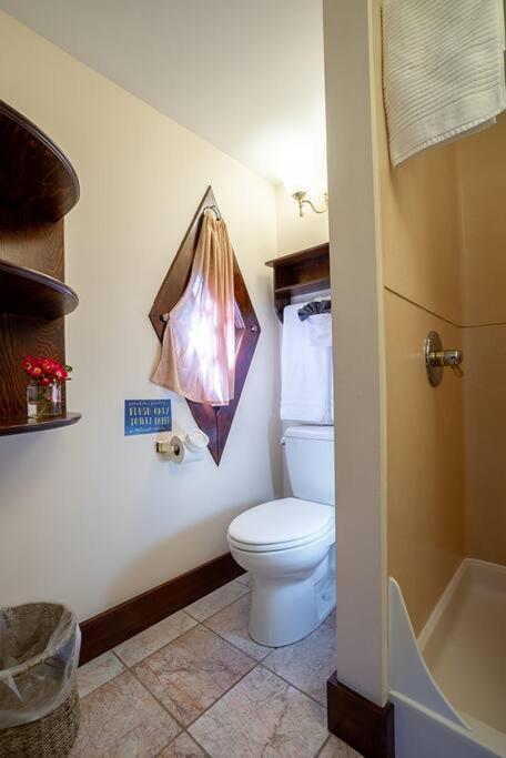 Holiday home Charming In Capitol Hill - Foxglove Rm 4 *