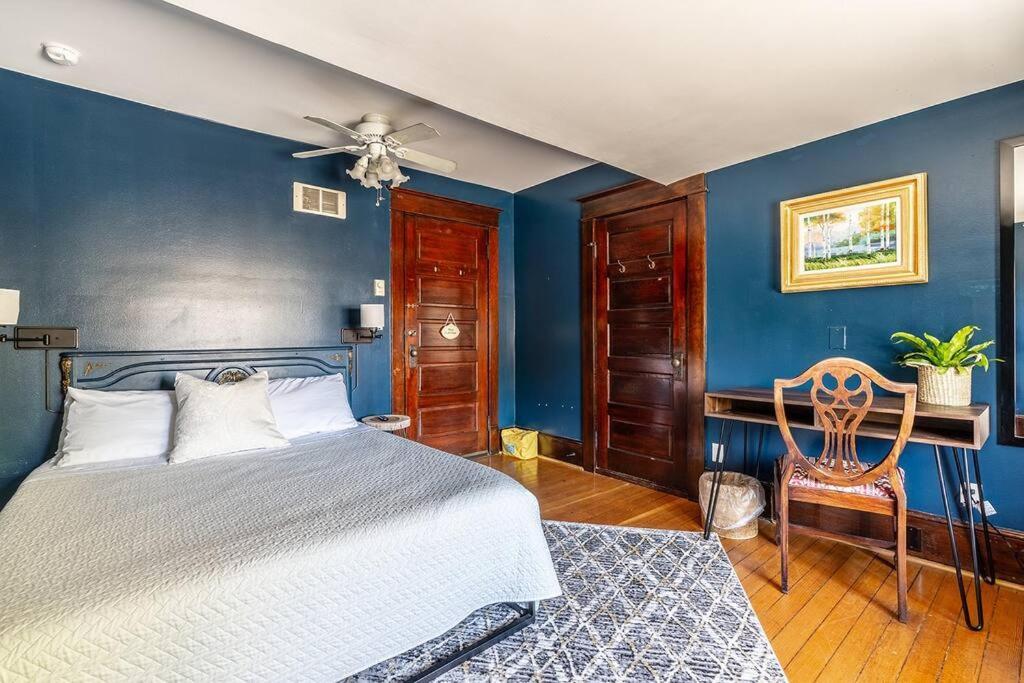 Charming In Capitol Hill - Foxglove Rm 7