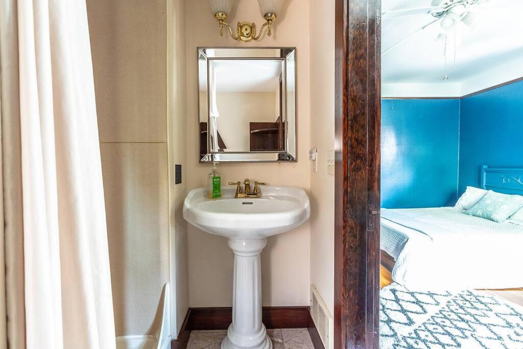 Charming In Capitol Hill - Foxglove Rm 4 *