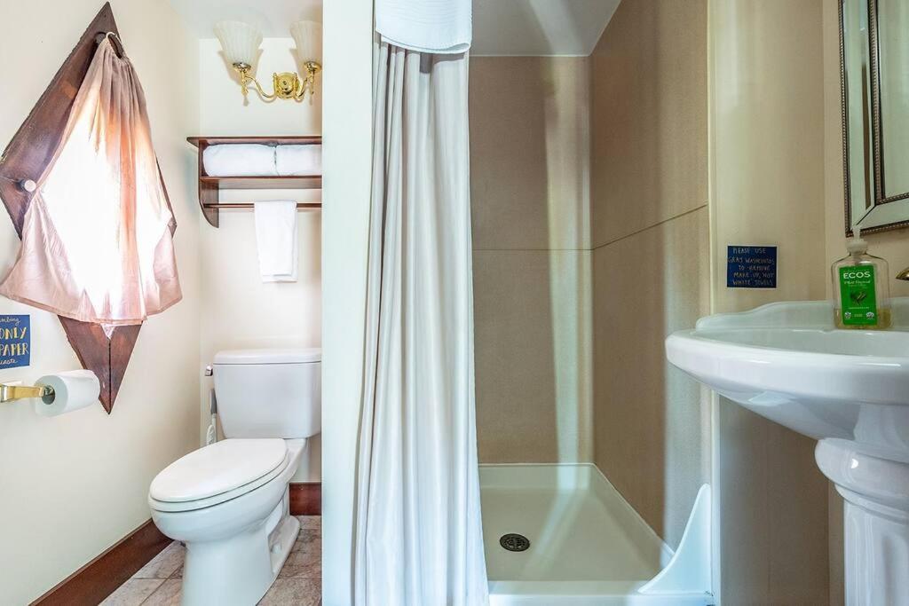 Holiday home Charming In Capitol Hill - Foxglove Rm 4