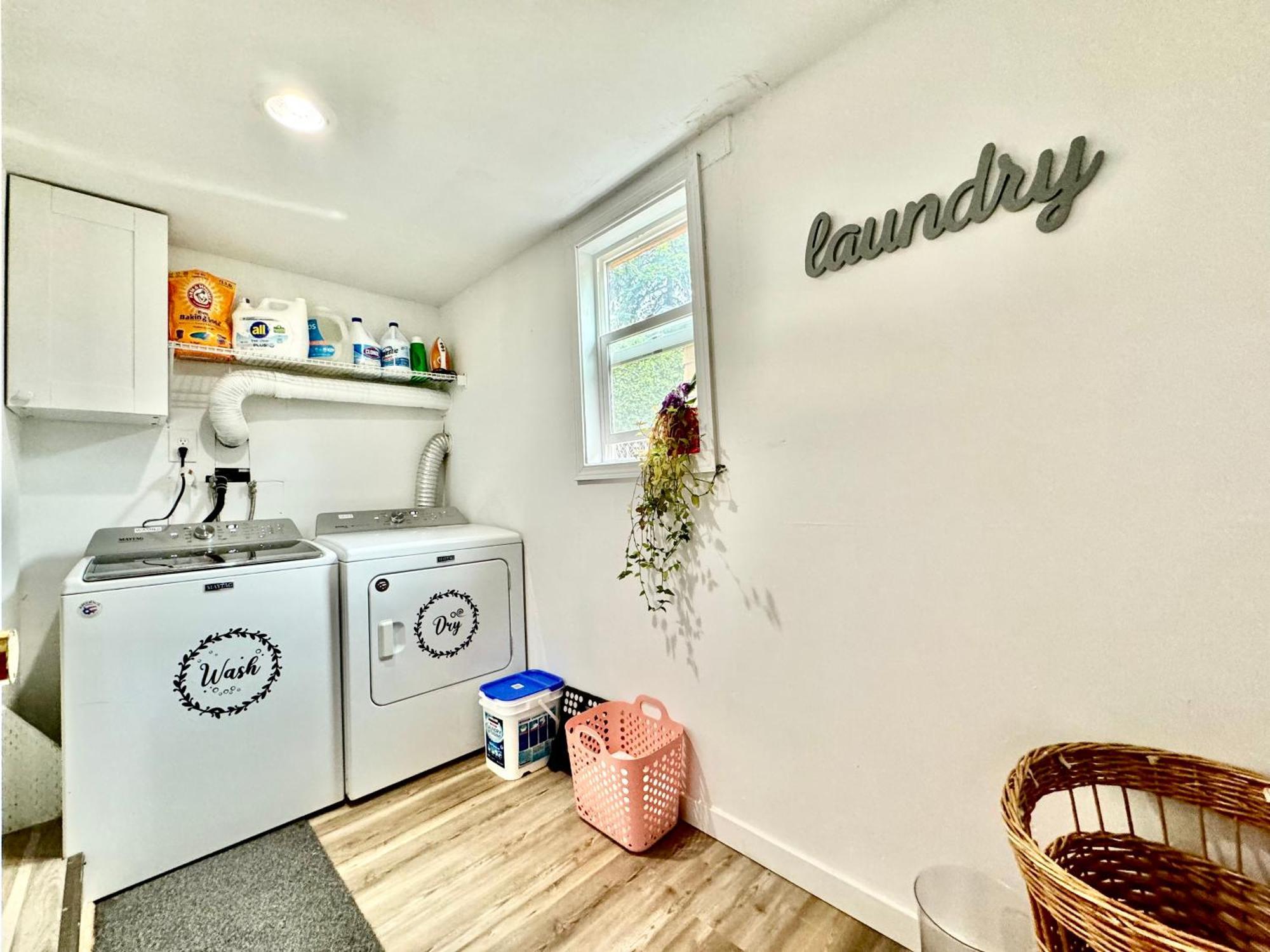 Tiny Private At The Upper Level Of A Big House With Shared Bathroom * Seattle