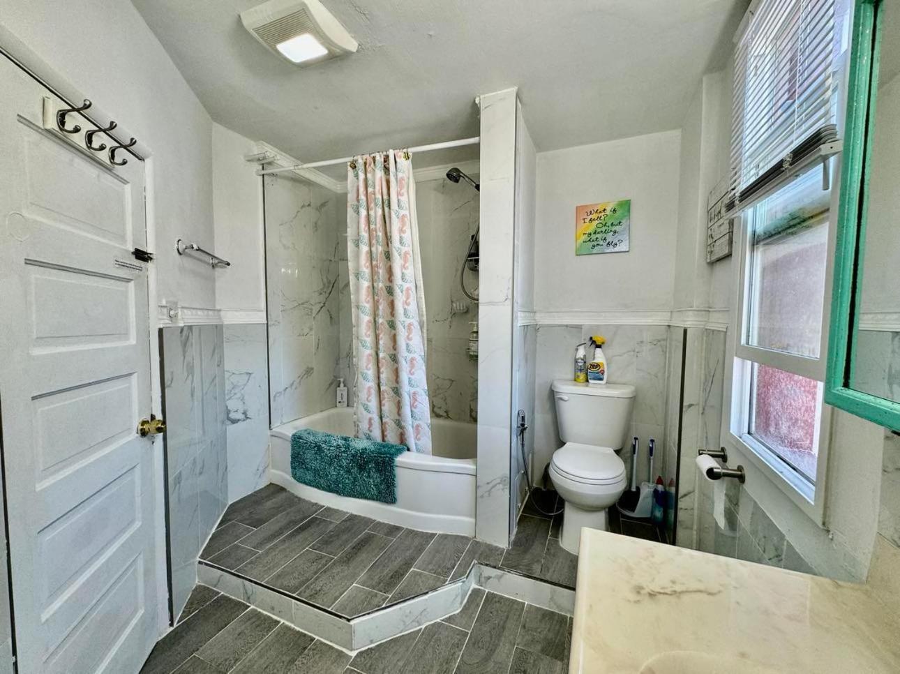 Tiny Private At The Upper Level Of A Big House With Shared Bathroom Homestay