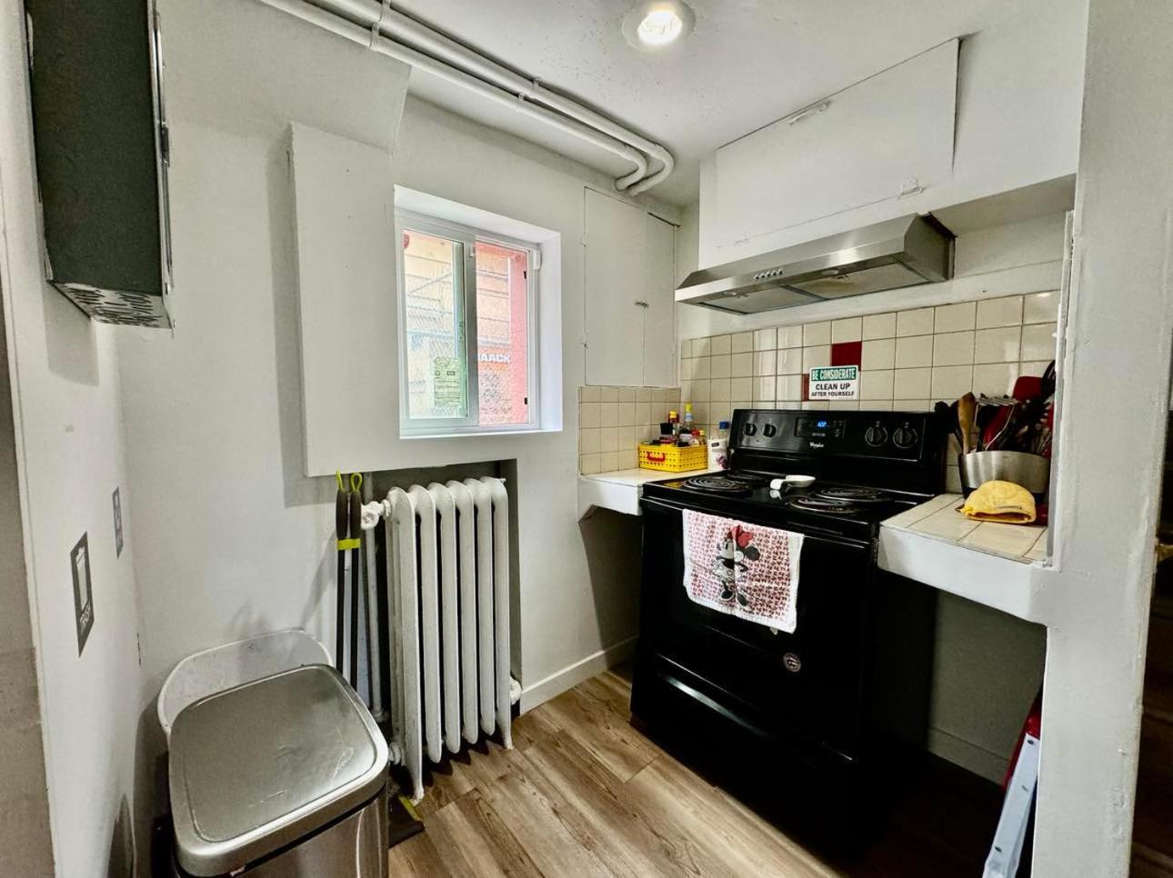 Homestay Tiny Private At The Upper Level Of A Big House With Shared Bathroom