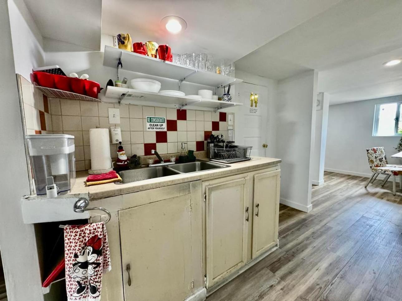 Tiny Private At The Upper Level Of A Big House With Shared Bathroom Homestay *