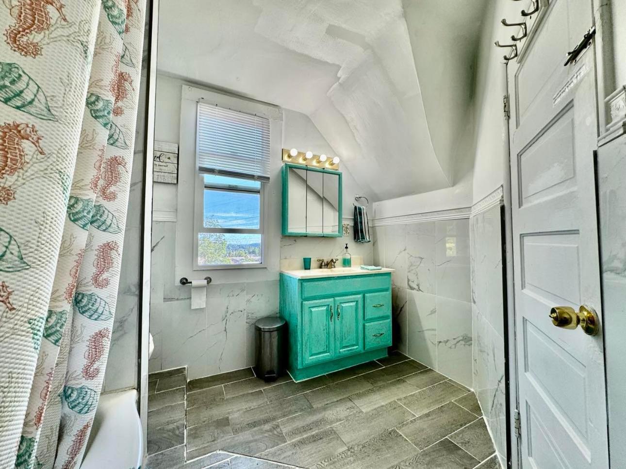 Private Tiny With Shared Bathroom Near Seatac Airport And Downtown Seattle