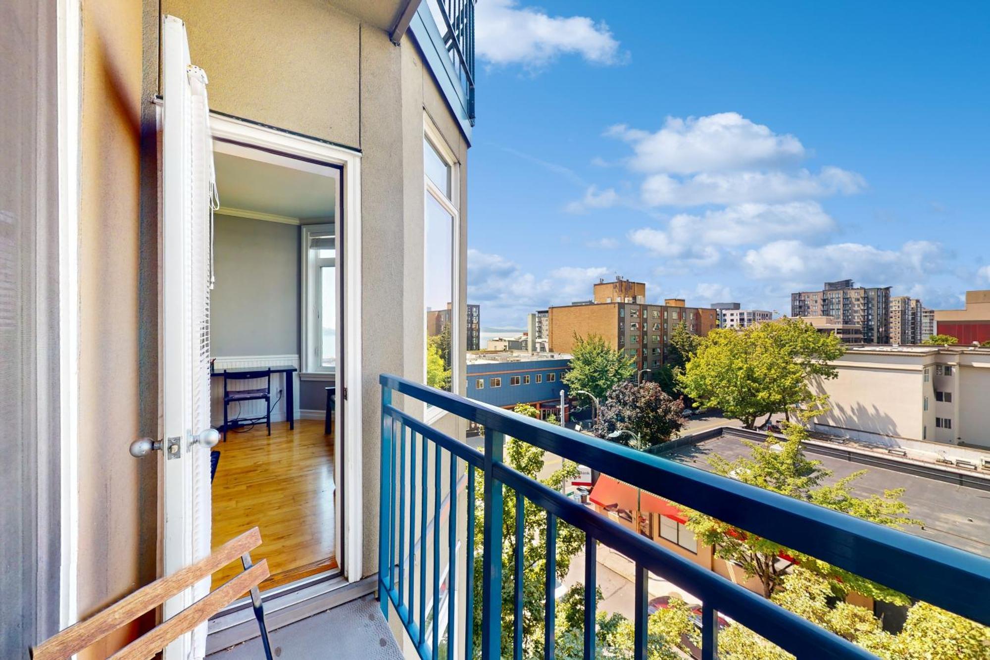 Apartment Cityscape Dreams *