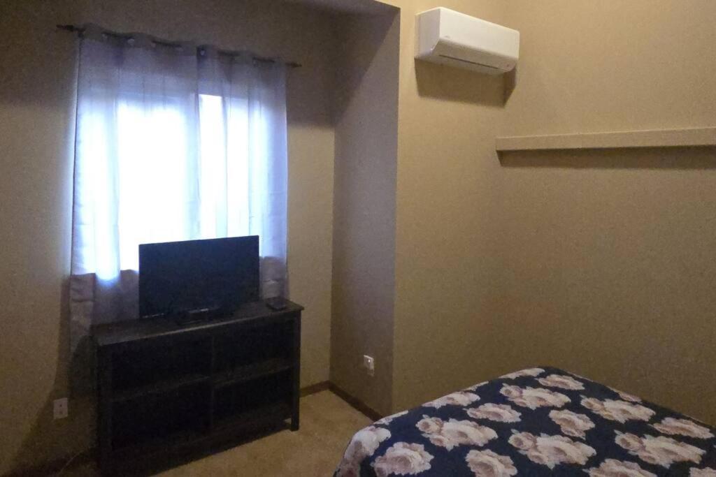 Vibrant Living In Harmony, Unit C Holiday home