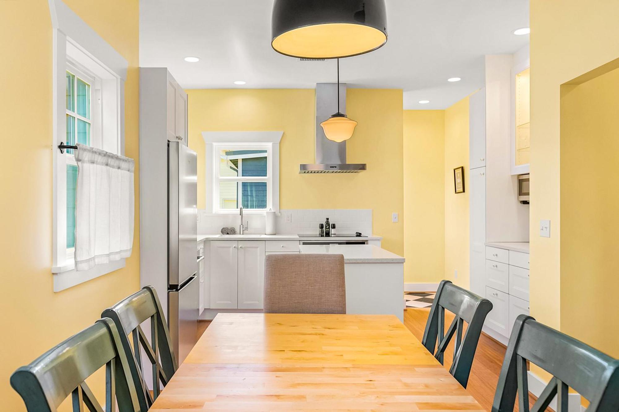 Phinney's Newest Family House With Bbq Apartment