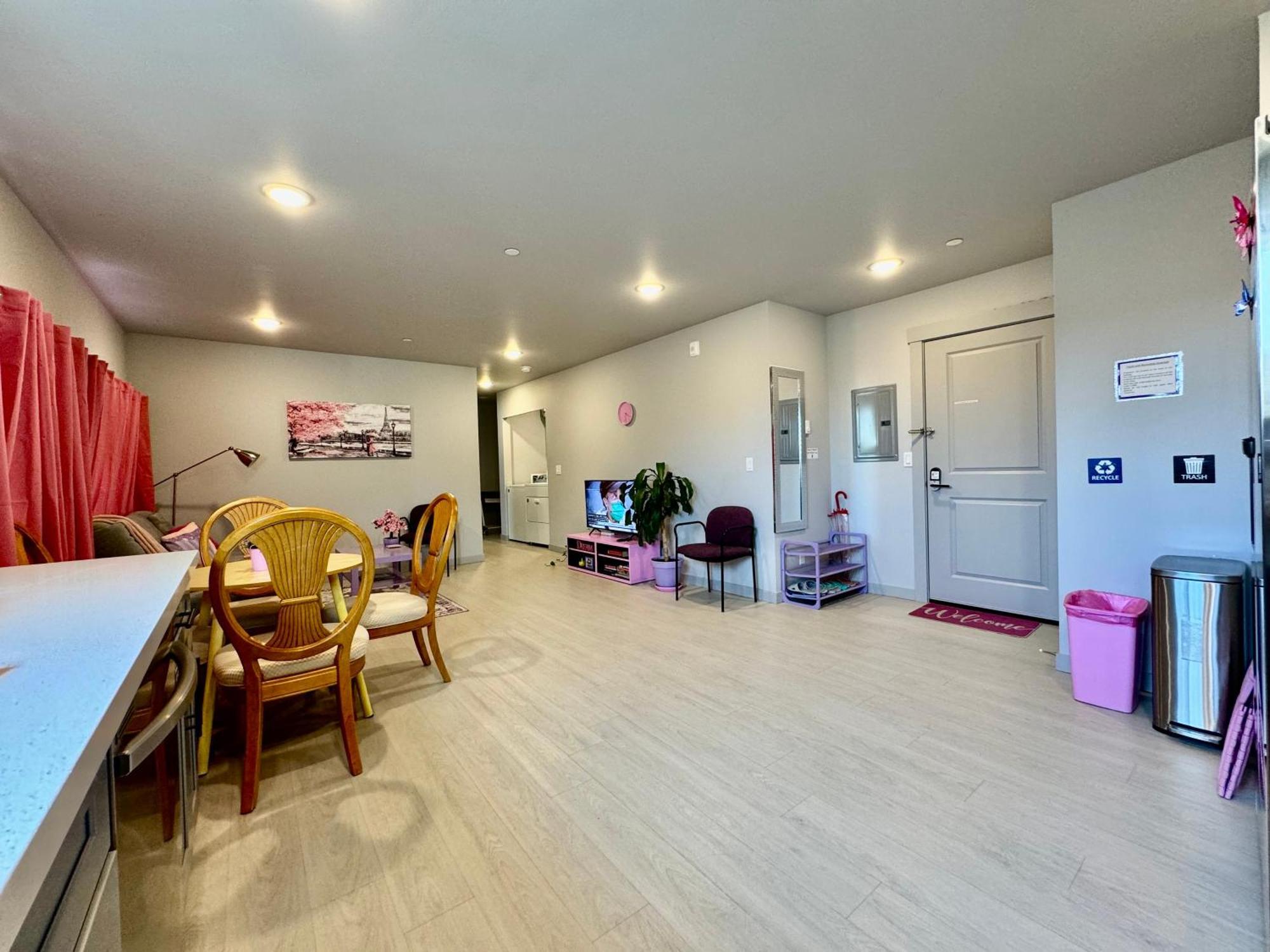 Apartment Alki Oasis: Modern Near & Downtown
