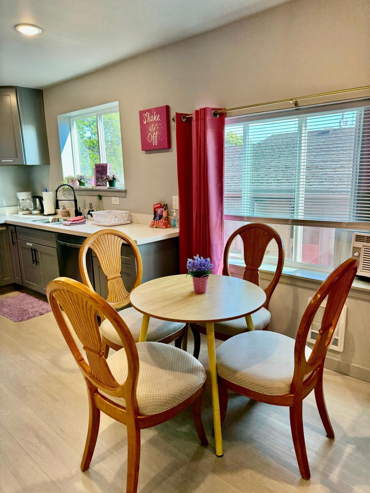 Alki Oasis: Modern Near & Downtown *