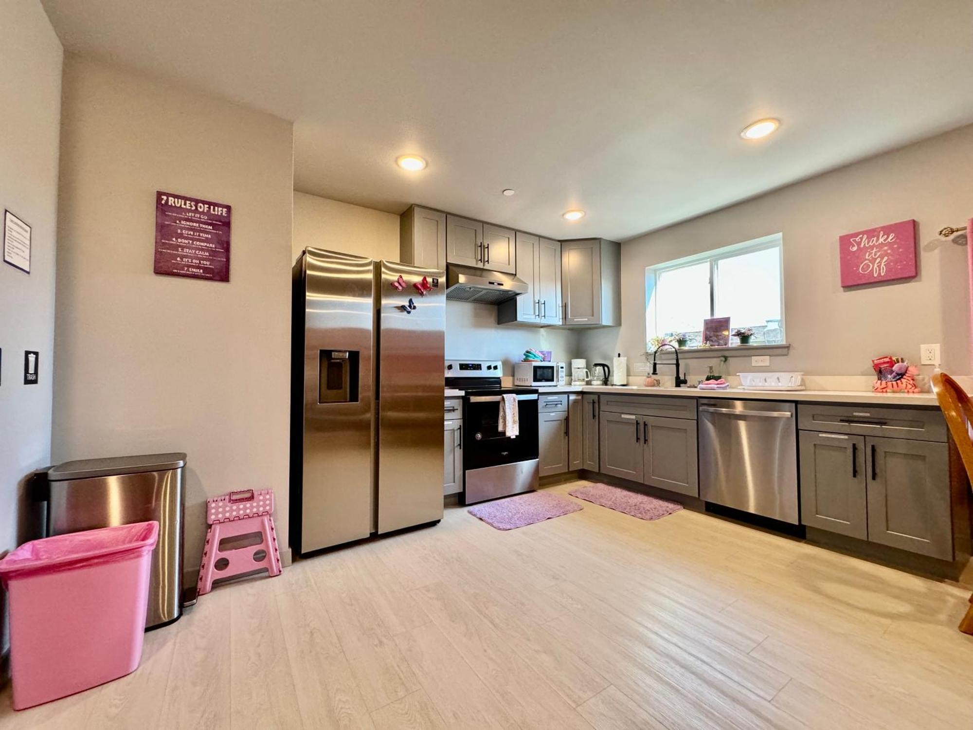 Alki Oasis: Modern Near & Downtown Apartment *