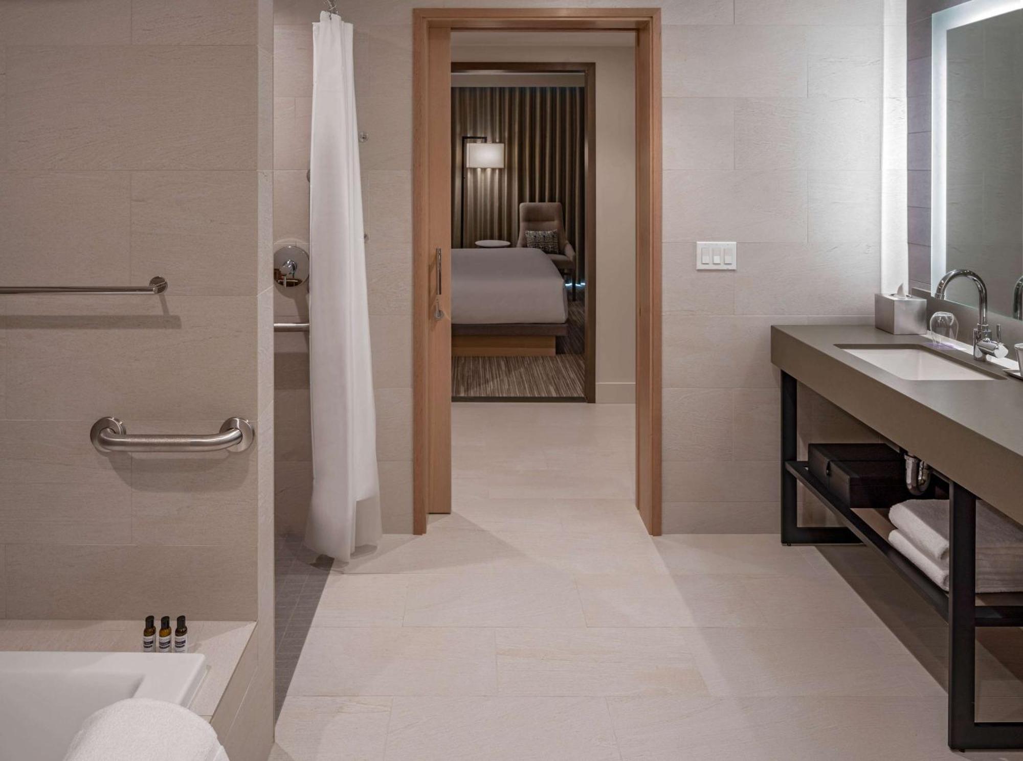 Hyatt Regency Hotel 4*