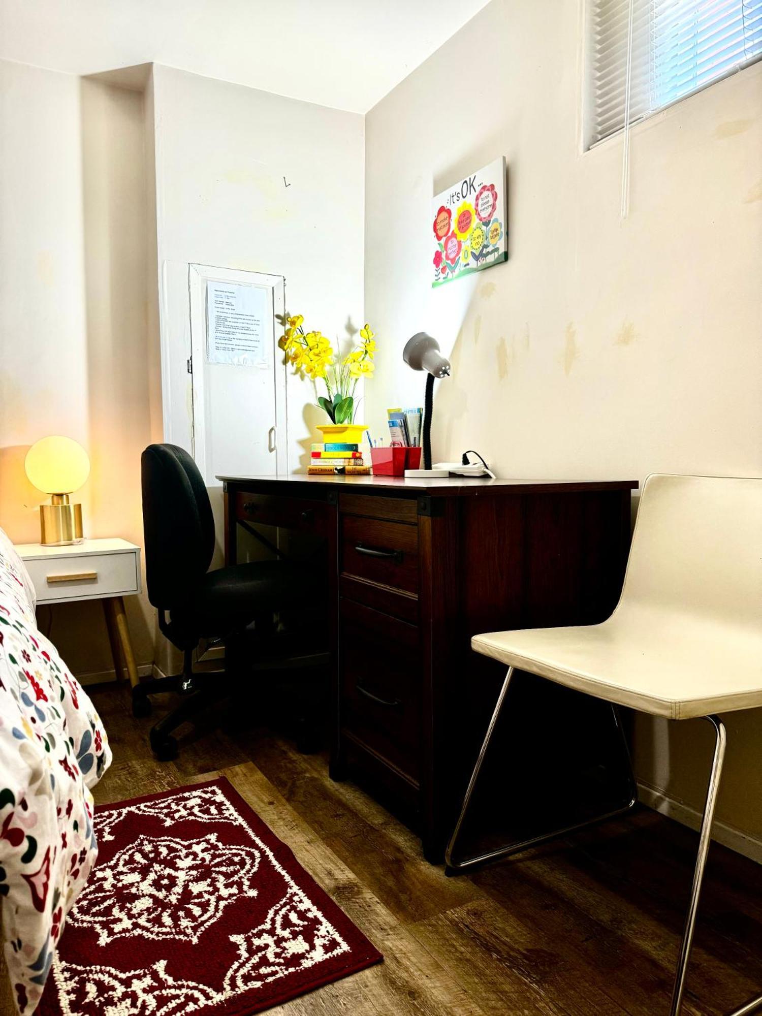 Cozy Private With Shared Bathroom On The 1st Floor - Conveniently Located Near Seatac Airport And Downtown Homestay *