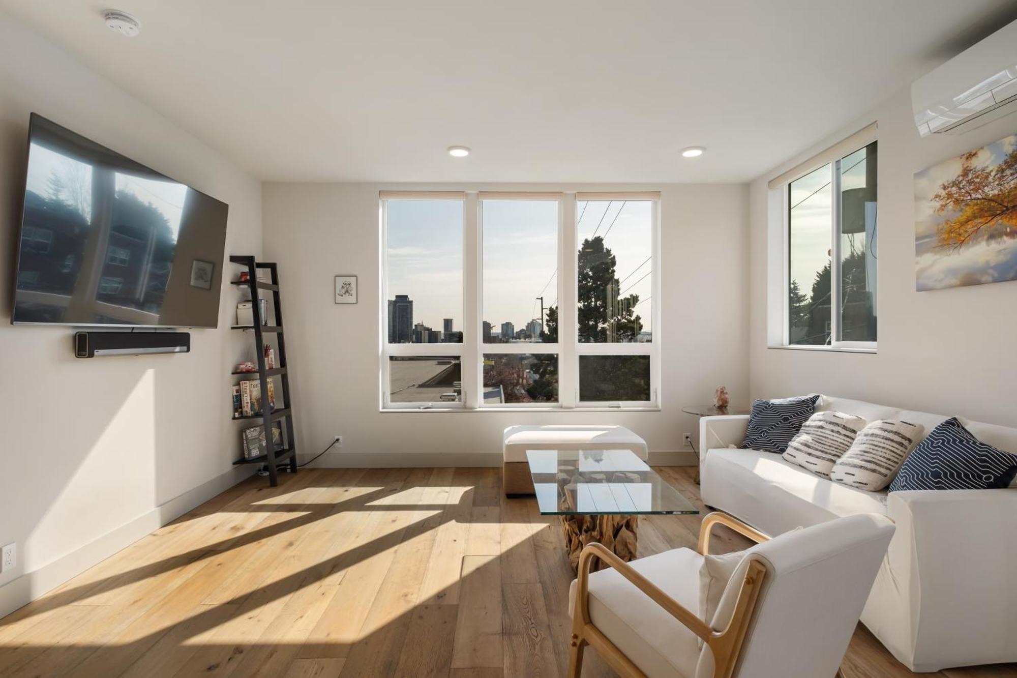 Modern Townhome With Space Needle View * Seattle