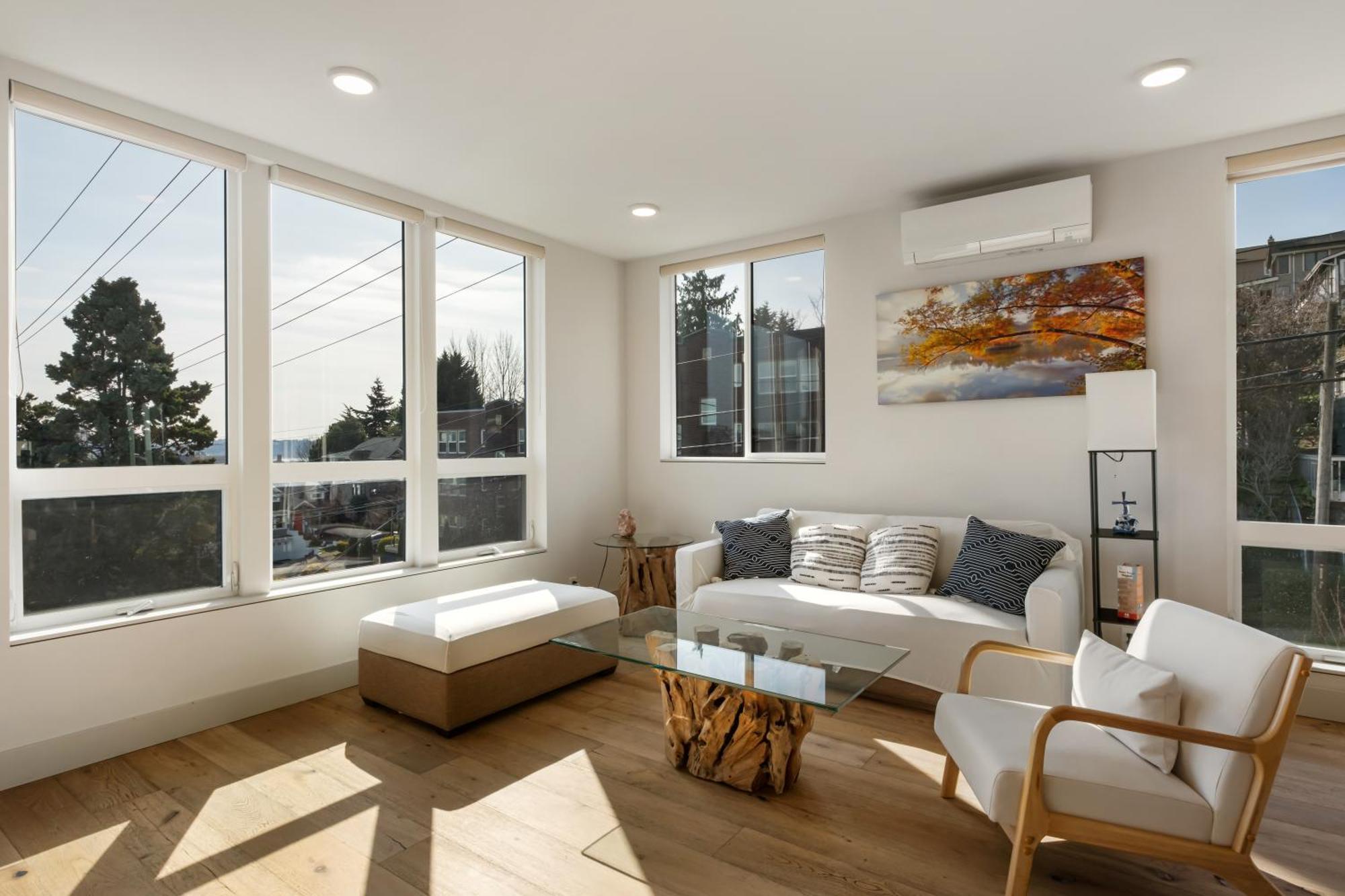 Modern Townhome With Space Needle View Apartment