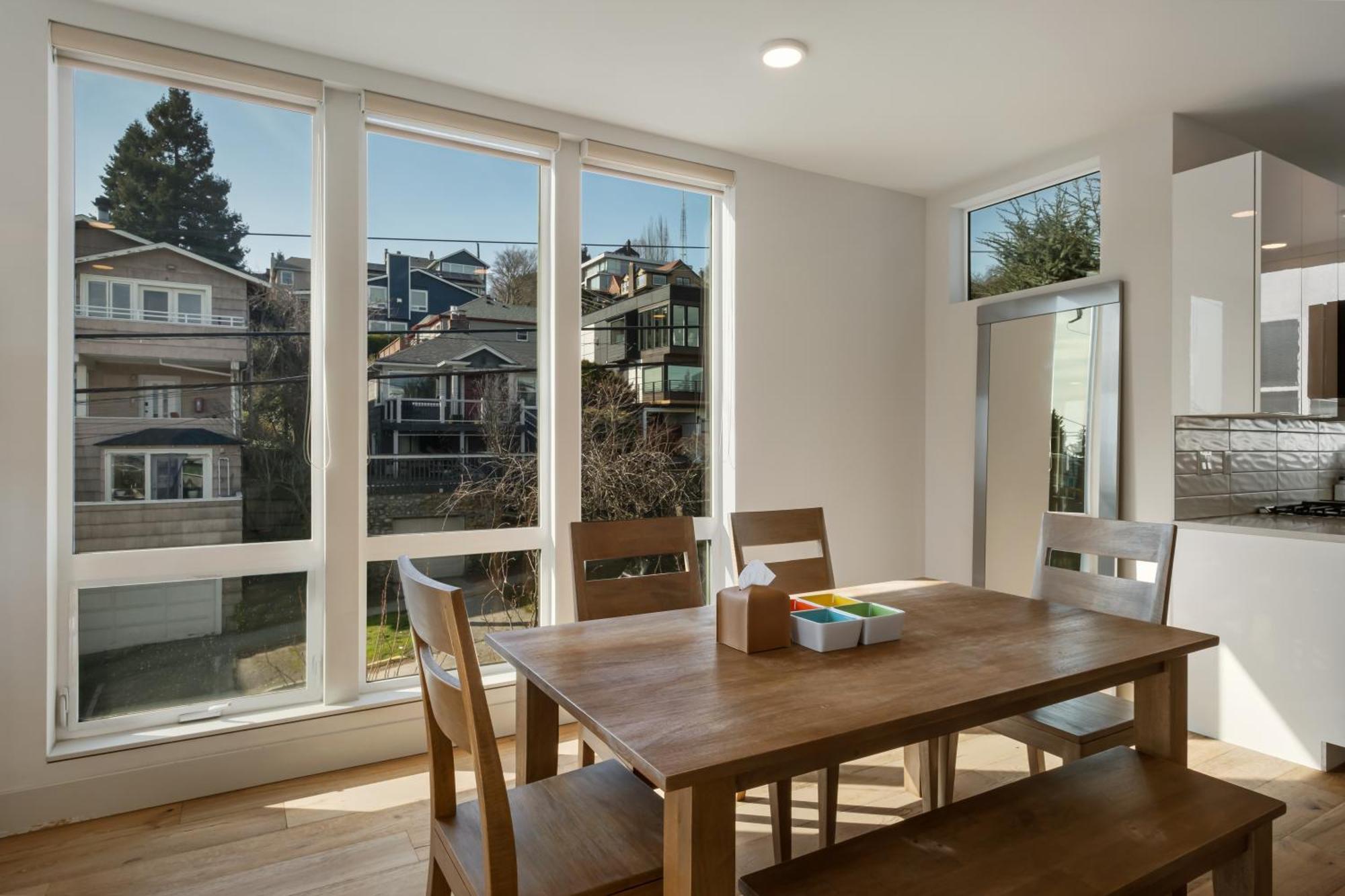Modern Townhome With Space Needle View *