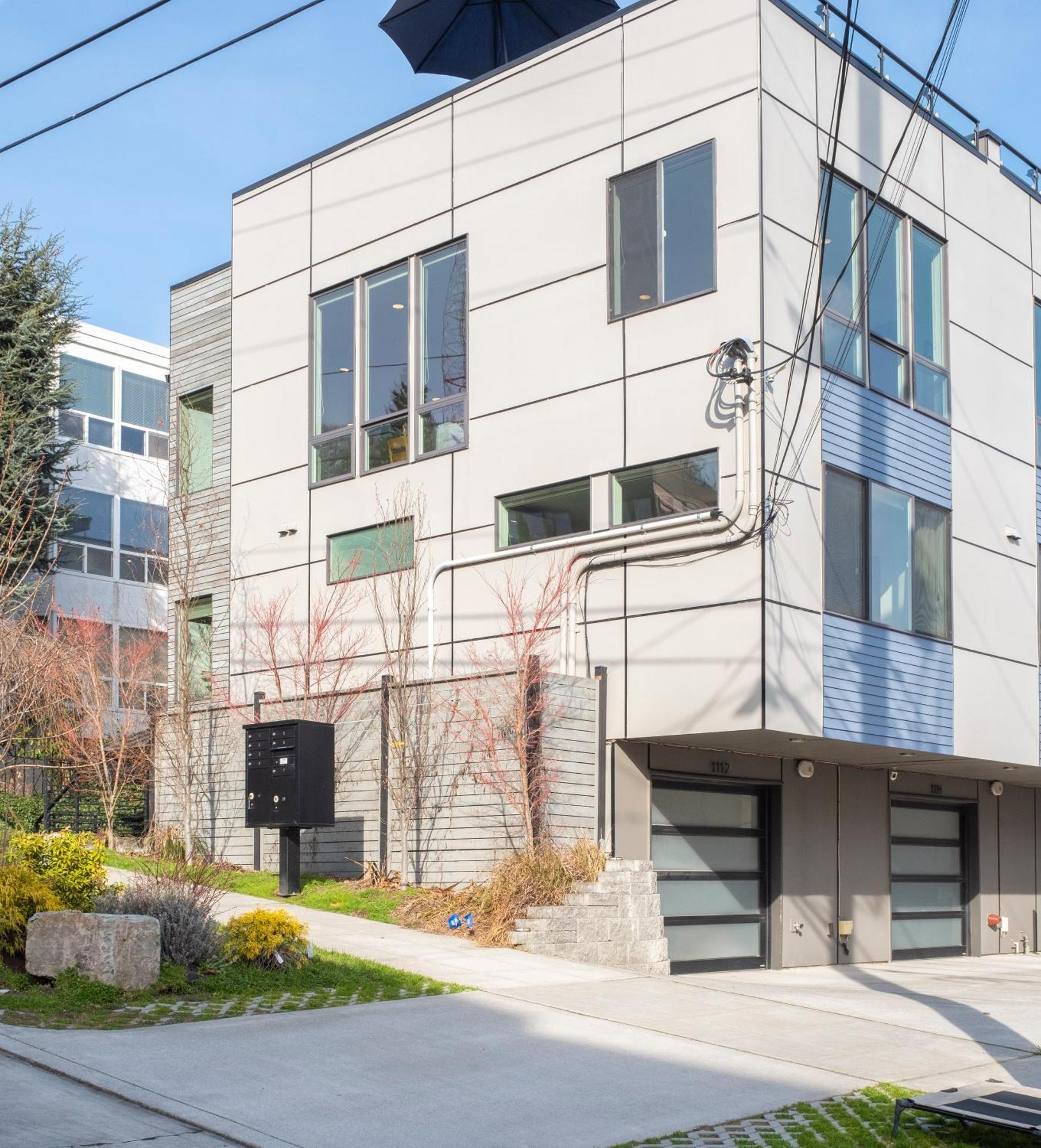 Modern Townhome With Space Needle View Seattle