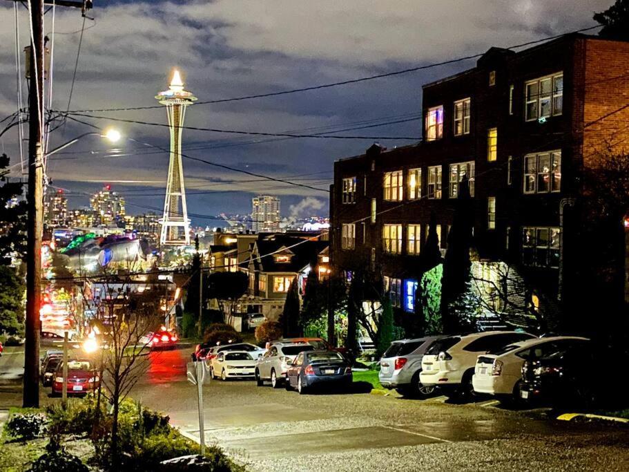 Modern Townhome With Space Needle View Seattle