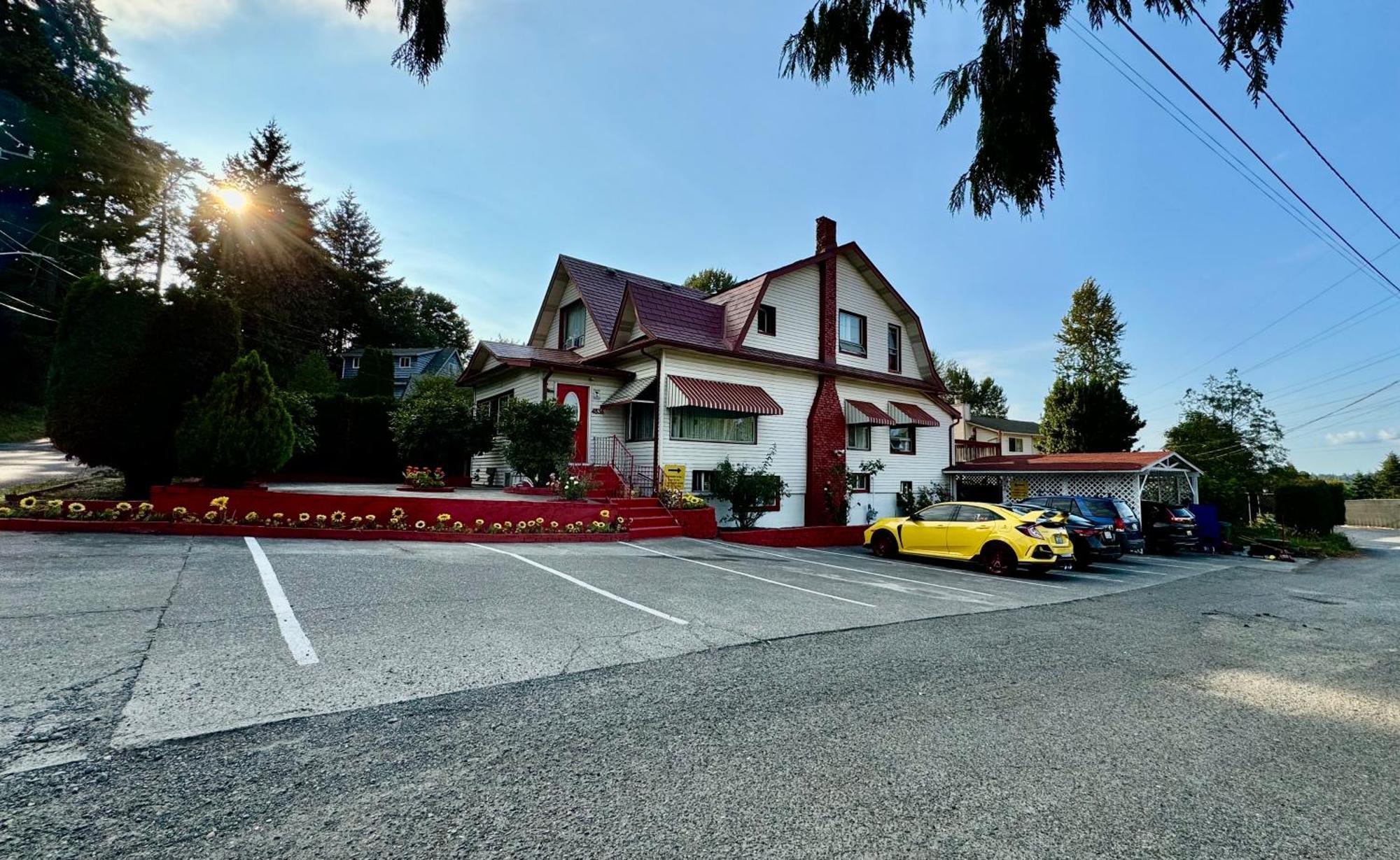 Homestay Tiny Private At The Upper Level Of A Big House With Shared Bathroom *