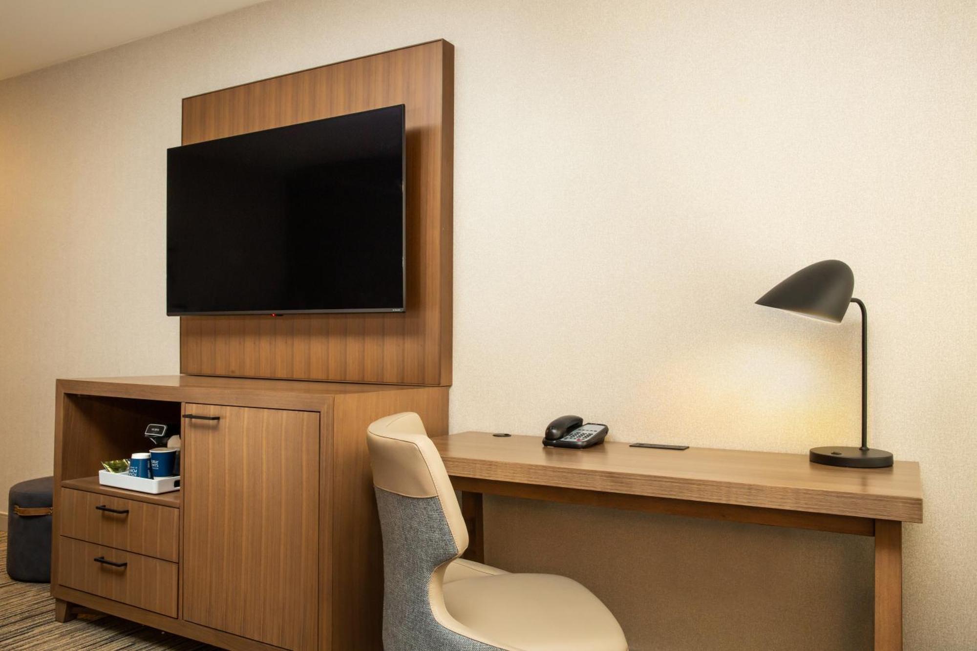 Four Points By Sheraton Downtown Center 3*