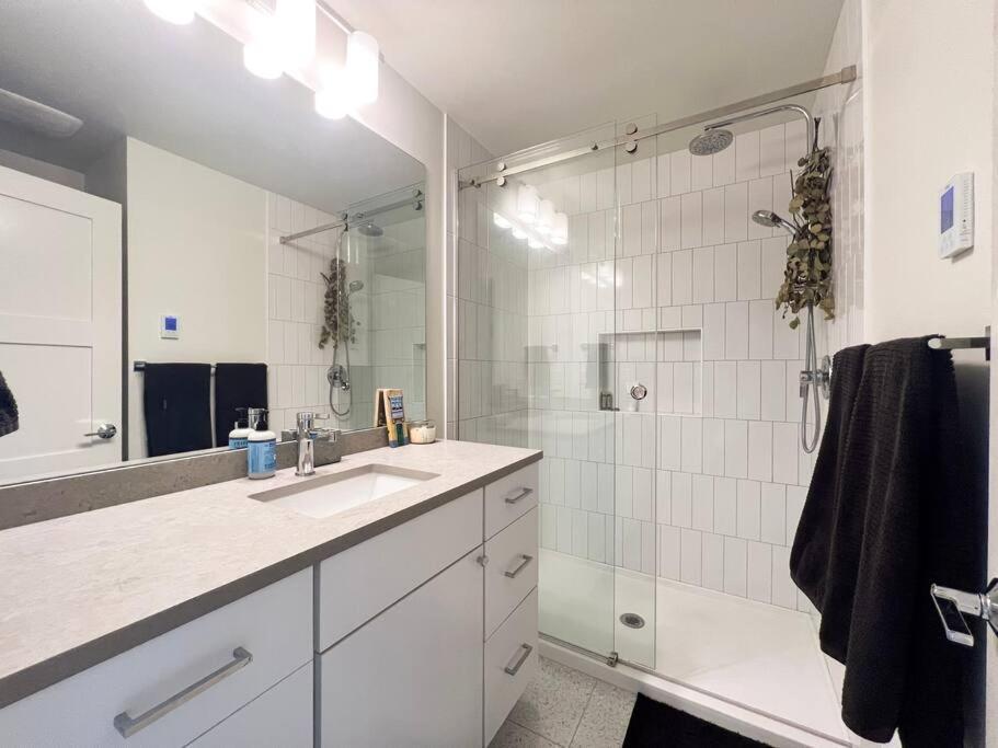Modern 2 Bedroom Townhome Seattle