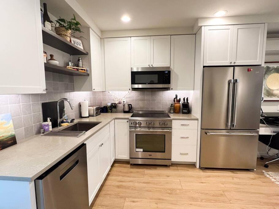 Apartment Modern 2 Bedroom Townhome *