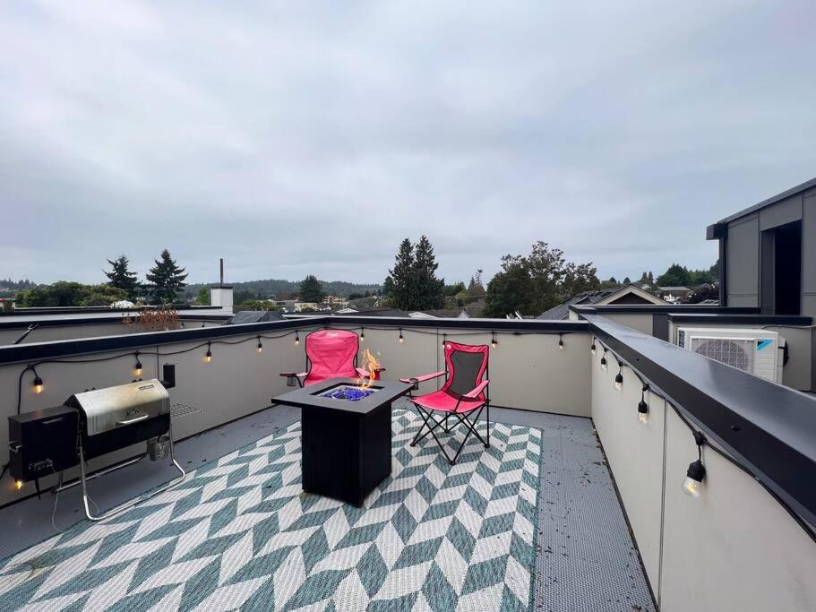 Modern 2 Bedroom Townhome Apartment