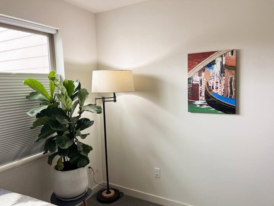 Modern 2 Bedroom Townhome Apartment *