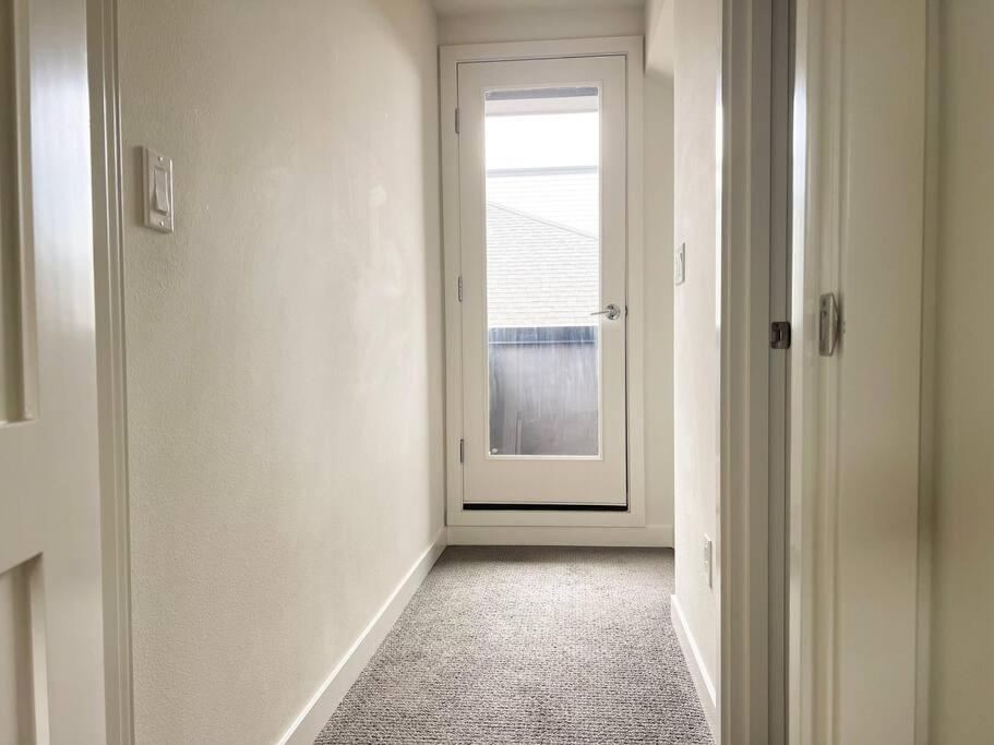 Modern 2 Bedroom Townhome Seattle