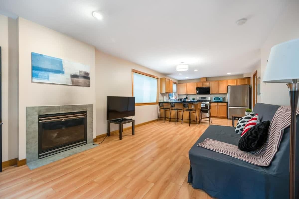 Urban Oasis- Central 2 Bedroom Unit, Walking Distance To Seattle's Top Attractions