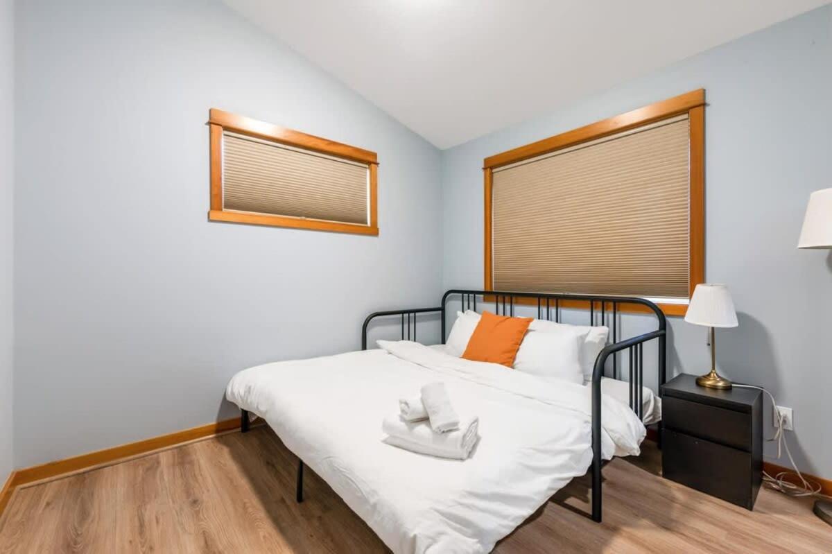 Holiday home Urban Oasis- Central 2 Bedroom Unit, Walking Distance To Seattle's Top Attractions *