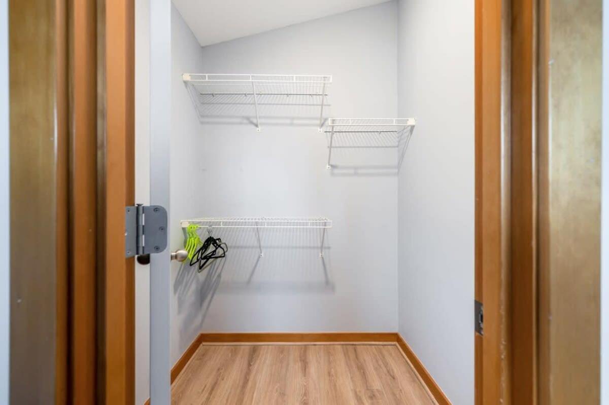 Urban Oasis- Central 2 Bedroom Unit, Walking Distance To Seattle's Top Attractions * Seattle