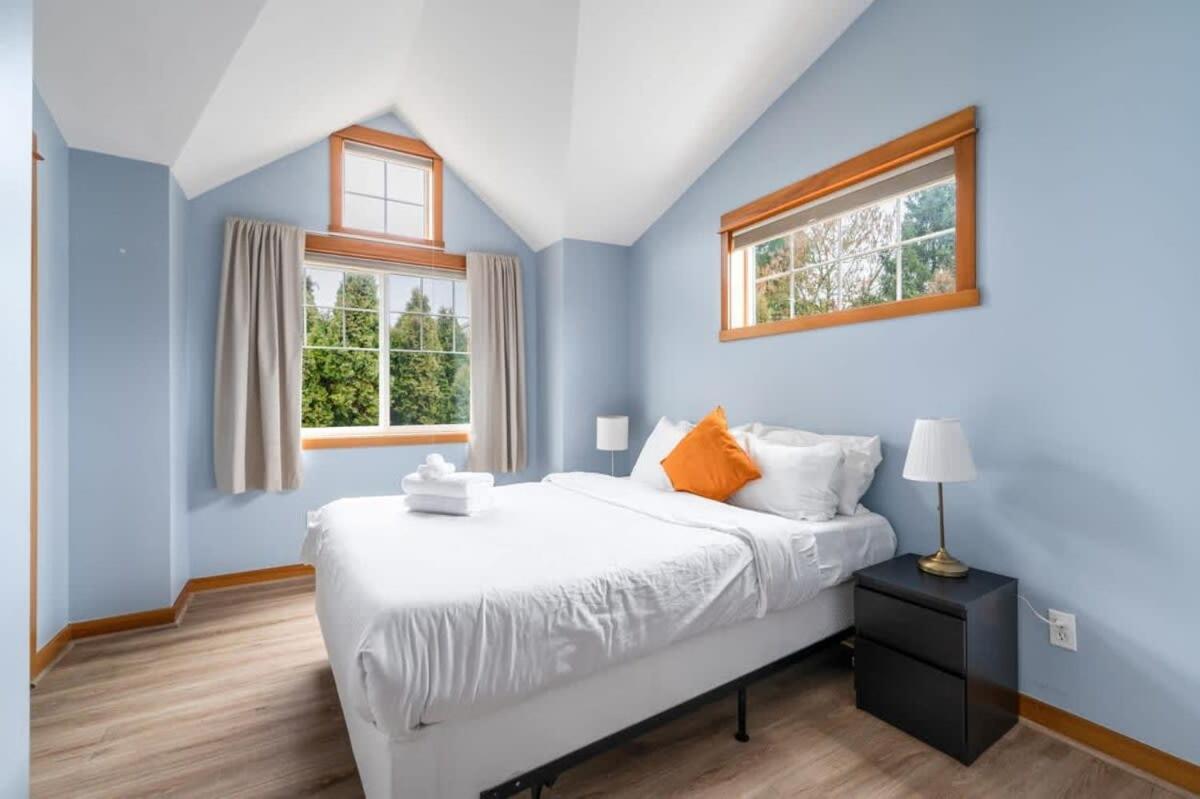 Urban Oasis- Central 2 Bedroom Unit, Walking Distance To Seattle's Top Attractions