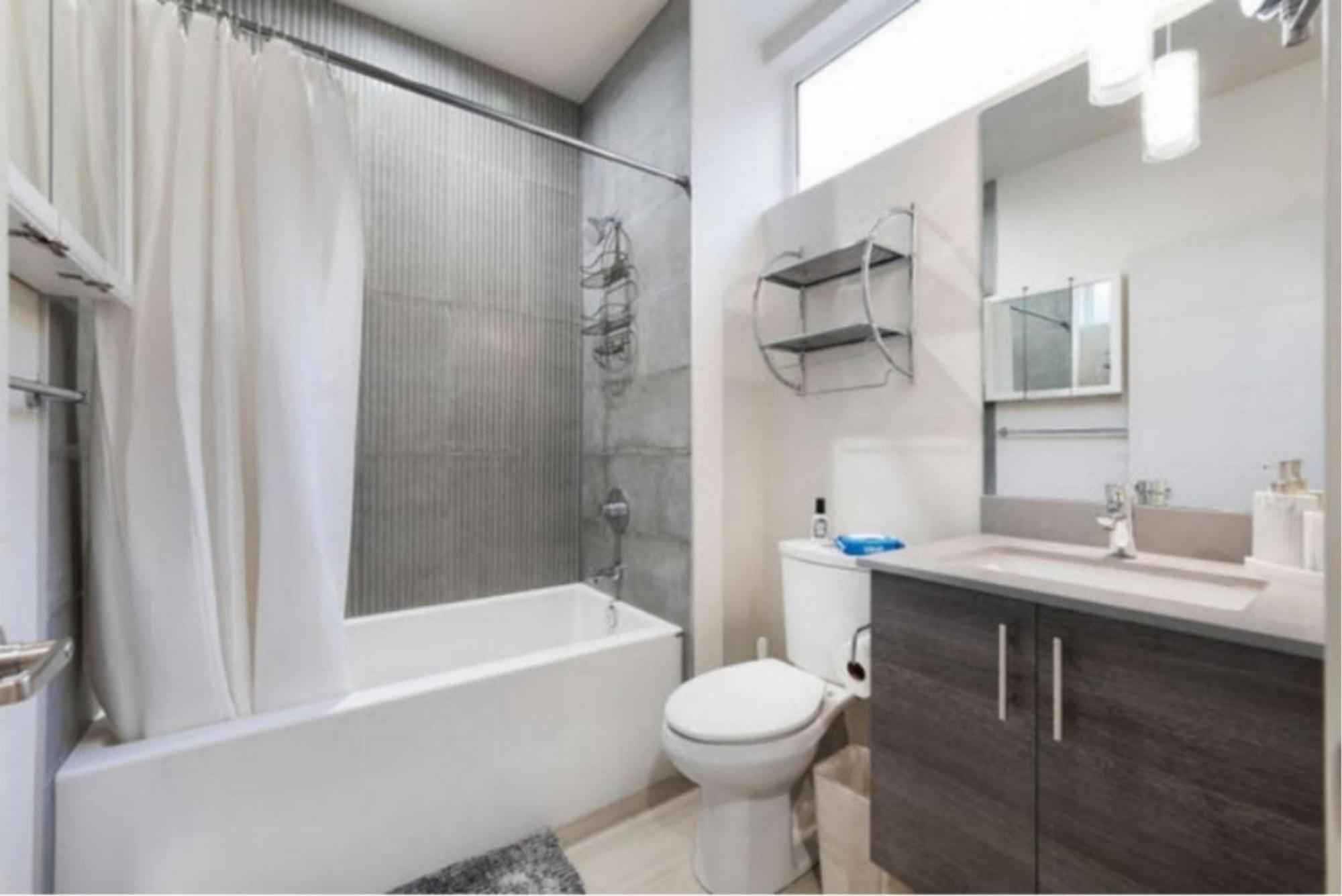 Private In Shared Home: The Canal 15a By Betterstay Holiday home Seattle