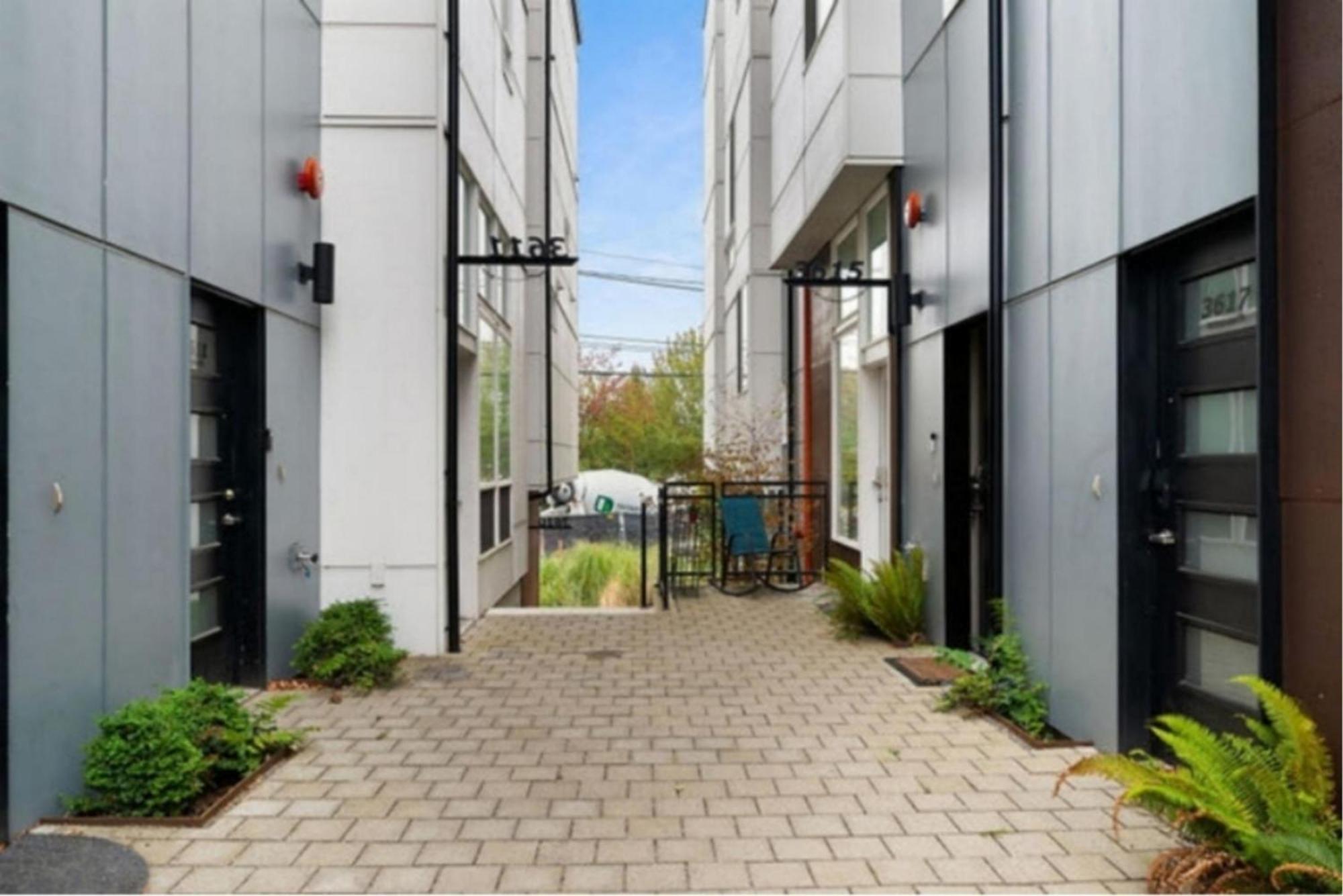 Private In Shared Home: The Canal 15a By Betterstay Seattle