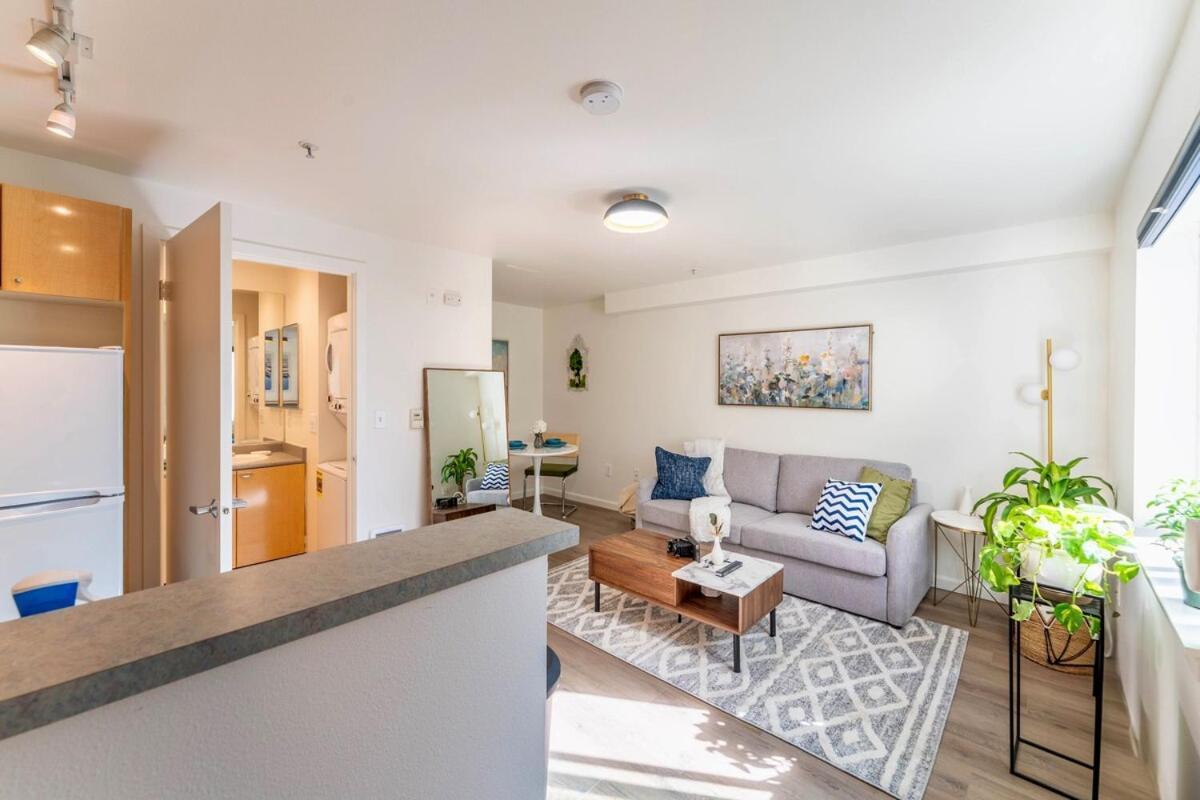 Rooftop W Space Needle View - Free Garage Parking *