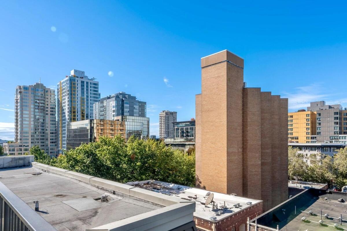 Apartment Rooftop W Space Needle View - Free Garage Parking *