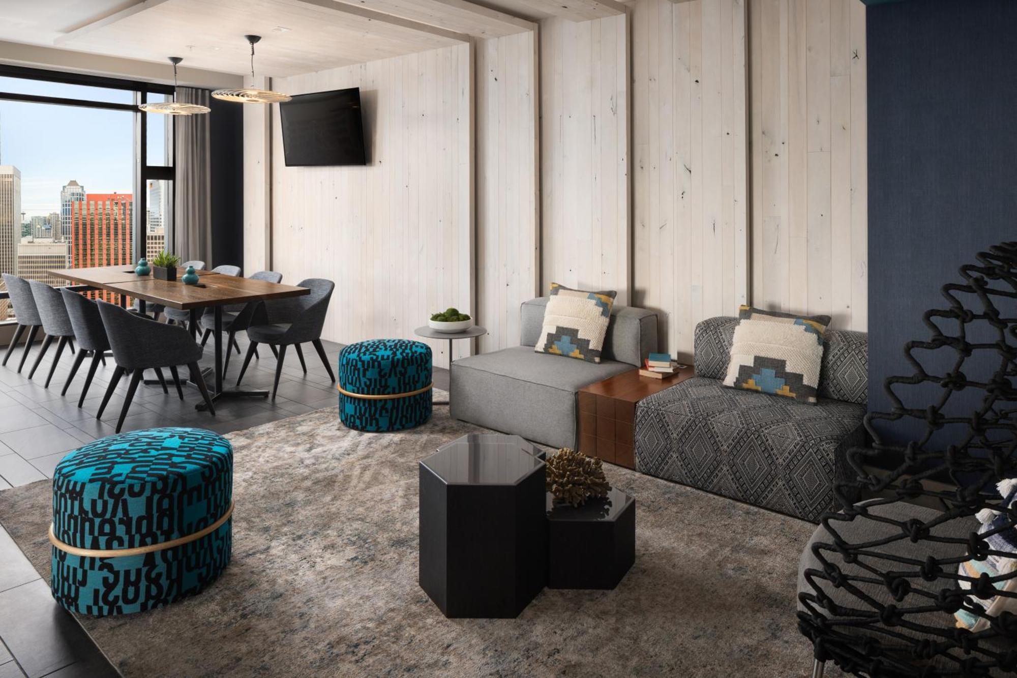Renaissance Hotel 4*
