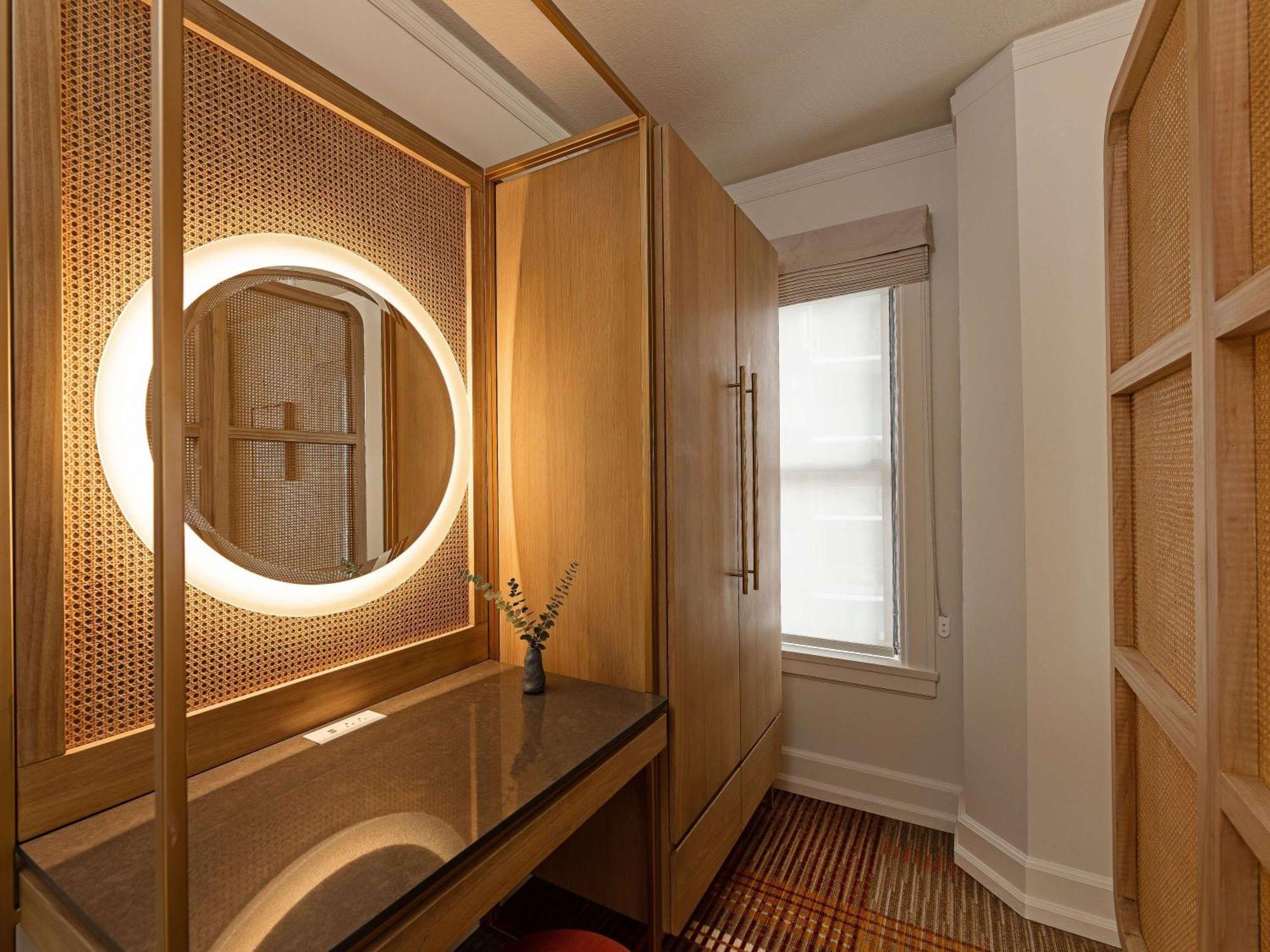 Andra Mgallery Collection Hotel 4*