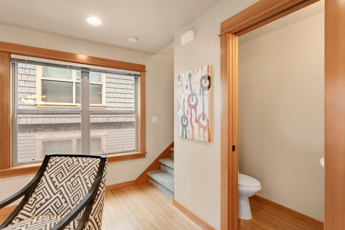Holiday home Modern Townhouse Near Dt & Stadium Parking Seattle