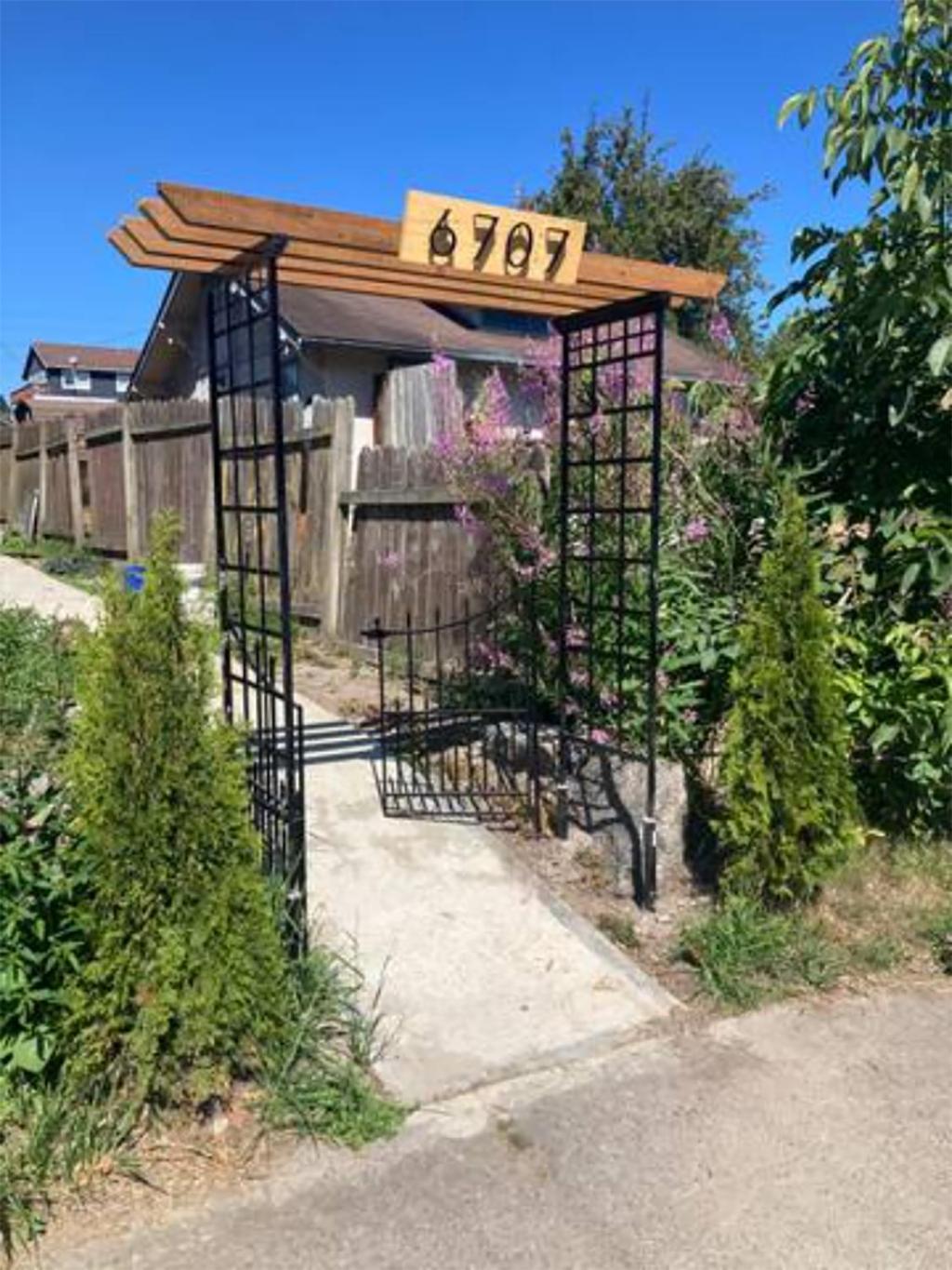1st Line C Full Modern Remodeled Seattle