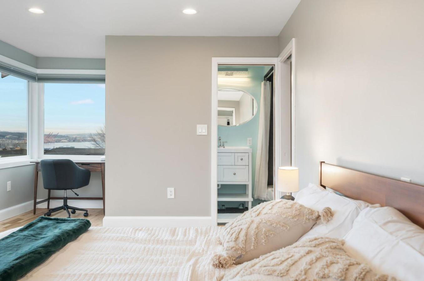 Holiday home 3br 3ba Kerry Park Retreat In Queen Anne *