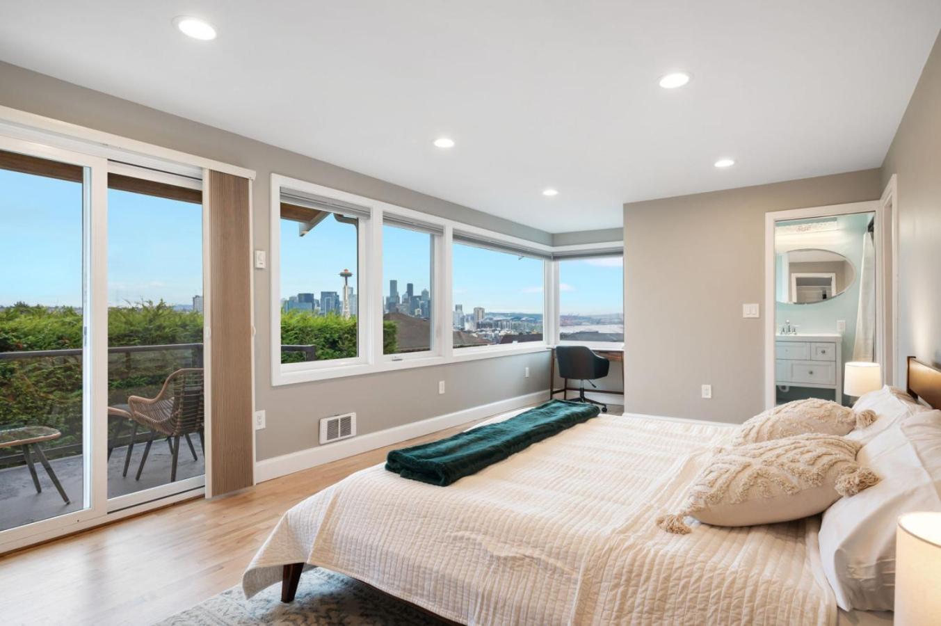 3br 3ba Kerry Park Retreat In Queen Anne *